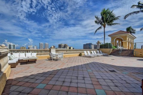 Condo in West Palm Beach, Florida, 2 bedrooms  № 2387219 - photo 9