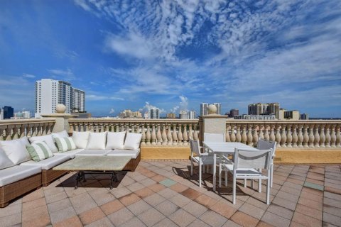 Condo in West Palm Beach, Florida, 2 bedrooms  № 2387219 - photo 8