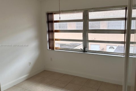 Townhouse in Miami, Florida 3 bedrooms, 171.87 sq.m. № 2044482 - photo 15