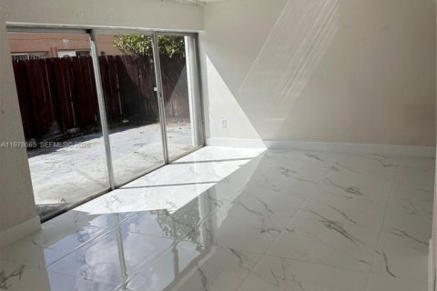Townhouse in Miami, Florida 3 bedrooms, 171.87 sq.m. № 2044482 - photo 3