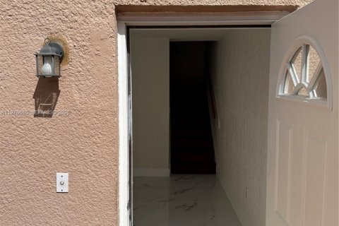 Townhouse in Miami, Florida 3 bedrooms, 171.87 sq.m. № 2044482