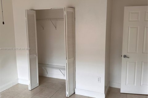 Townhouse in Miami, Florida 3 bedrooms, 171.87 sq.m. № 2044482 - photo 18