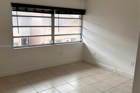 Townhouse in Miami, Florida 3 bedrooms, 171.87 sq.m. № 2044482 - photo 17