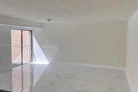 Townhouse in Miami, Florida 3 bedrooms, 171.87 sq.m. № 2044482 - photo 10