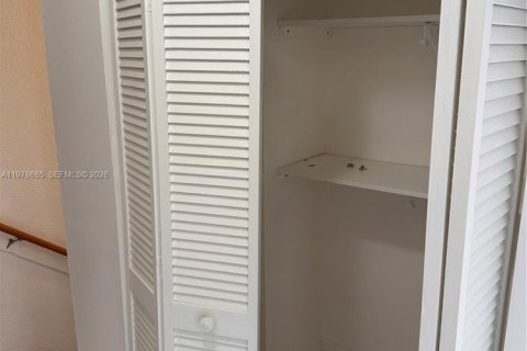 Townhouse in Miami, Florida 3 bedrooms, 171.87 sq.m. № 2044482 - photo 14