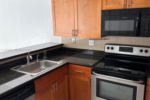 Townhouse in Miami, Florida 3 bedrooms, 171.87 sq.m. № 2044482 - photo 8