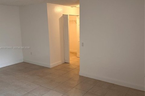 Townhouse in Miami, Florida 3 bedrooms, 171.87 sq.m. № 2044482 - photo 24