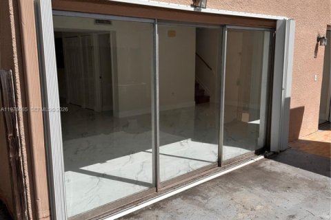 Townhouse in Miami, Florida 3 bedrooms, 171.87 sq.m. № 2044482 - photo 30