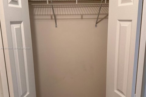 Townhouse in Miami, Florida 3 bedrooms, 171.87 sq.m. № 2044482 - photo 21