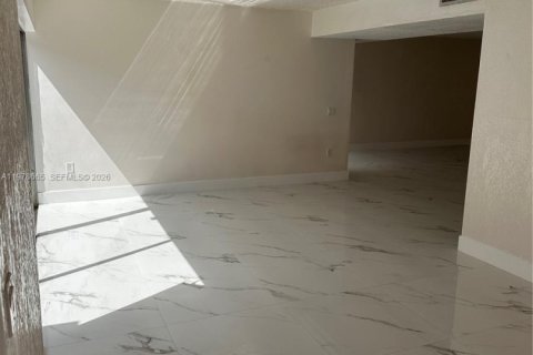 Townhouse in Miami, Florida 3 bedrooms, 171.87 sq.m. № 2044482 - photo 2