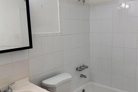 Townhouse in Miami, Florida 3 bedrooms, 171.87 sq.m. № 2044482 - photo 12