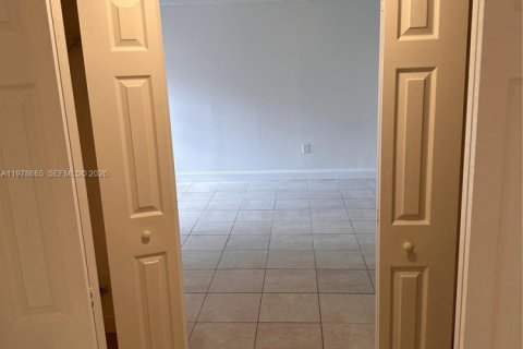 Townhouse in Miami, Florida 3 bedrooms, 171.87 sq.m. № 2044482 - photo 19