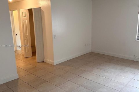 Townhouse in Miami, Florida 3 bedrooms, 171.87 sq.m. № 2044482 - photo 23