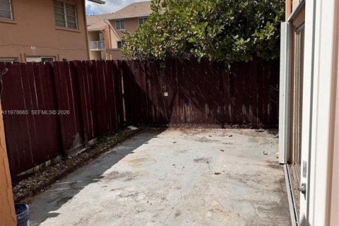 Townhouse in Miami, Florida 3 bedrooms, 171.87 sq.m. № 2044482 - photo 29