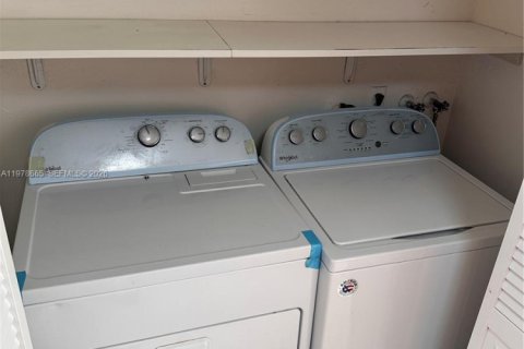 Townhouse in Miami, Florida 3 bedrooms, 171.87 sq.m. № 2044482 - photo 9