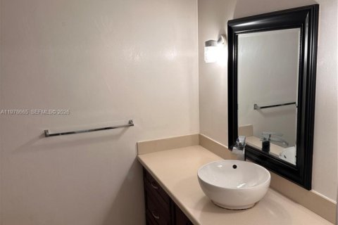 Townhouse in Miami, Florida 3 bedrooms, 171.87 sq.m. № 2044482 - photo 26