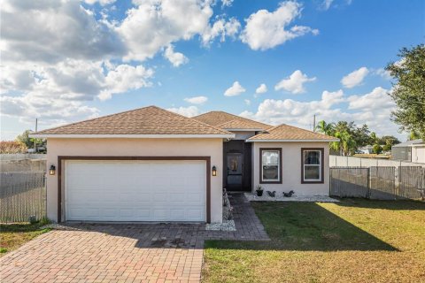 House in Kissimmee, Florida 3 bedrooms, 131.55 sq.m. № 2103753