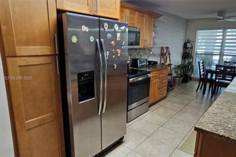 Купить таунхаус в Холливуд, Флорида 4 спальни, 155.15м2, № 1986747 - фото 28