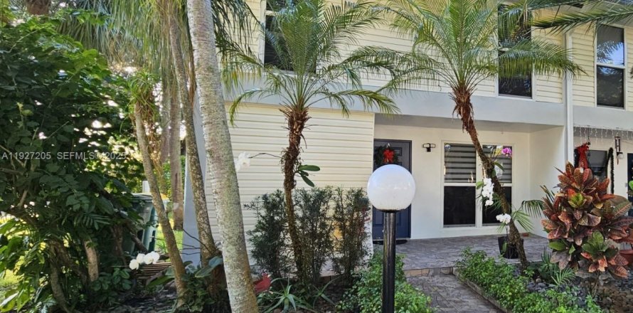 Таунхаус в Холливуд, Флорида 4 спальни, 155.15м2 № 1986747