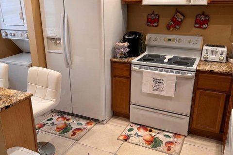 Condo in Lauderhill, Florida, 2 bedrooms № 2176738 - photo 4