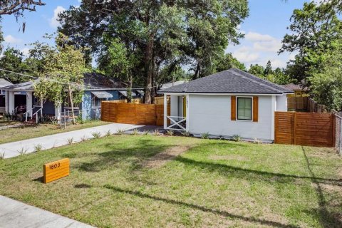 House in Tampa, Florida 3 bedrooms, 126.63 sq.m. № 1906145 - photo 2