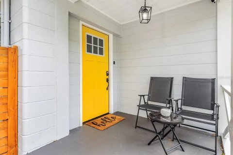 House in Tampa, Florida 3 bedrooms, 126.63 sq.m. № 1906145 - photo 3