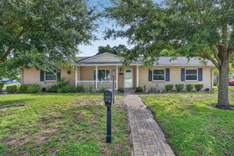 House in Winter Park, Florida 4 bedrooms, 197.51 sq.m. № 2304485