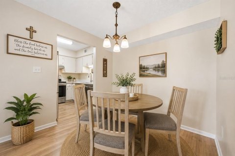 Condo in Palm Harbor, Florida, 2 bedrooms  № 2215937 - photo 9
