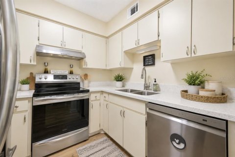Condo in Palm Harbor, Florida, 2 bedrooms  № 2215937 - photo 6