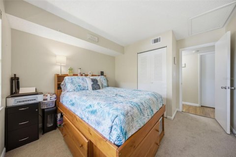 Condo in Palm Harbor, Florida, 2 bedrooms  № 2215937 - photo 17