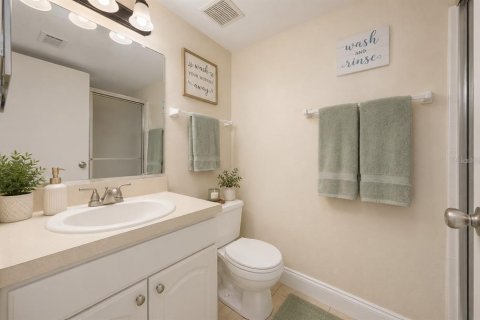 Condo in Palm Harbor, Florida, 2 bedrooms  № 2215937 - photo 13