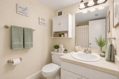 Condo in Palm Harbor, Florida, 2 bedrooms  № 2215937 - photo 19
