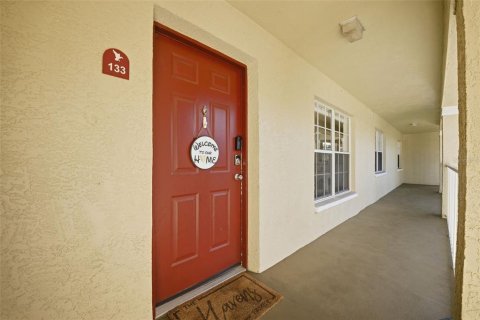 Condo in Palm Harbor, Florida, 2 bedrooms  № 2215937 - photo 2