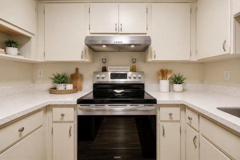 Condo in Palm Harbor, Florida, 2 bedrooms  № 2215937 - photo 8