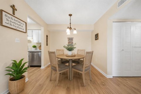 Condo in Palm Harbor, Florida, 2 bedrooms  № 2215937 - photo 10