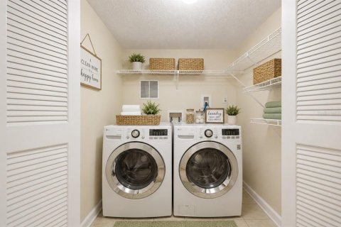 Condo in Palm Harbor, Florida, 2 bedrooms  № 2215937 - photo 22