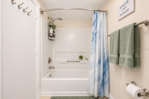 Condo in Palm Harbor, Florida, 2 bedrooms  № 2215937 - photo 21