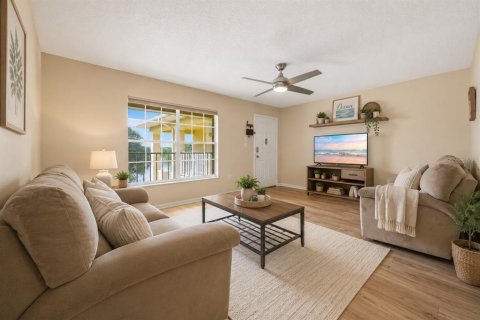 Condo in Palm Harbor, Florida, 2 bedrooms  № 2215937 - photo 5