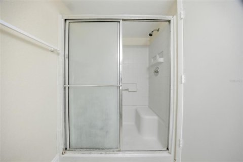 Condo in Palm Harbor, Florida, 2 bedrooms  № 2215937 - photo 15