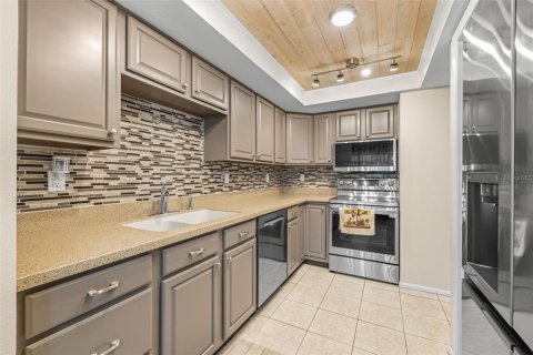 Townhouse in Palm Harbor, Florida 2 bedrooms, 144.46 sq.m. № 1903968 - photo 9