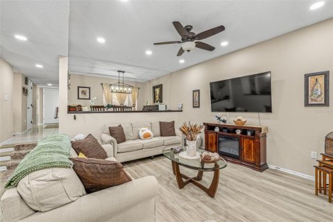 Townhouse in Palm Harbor, Florida 2 bedrooms, 144.46 sq.m. № 1903968 - photo 13