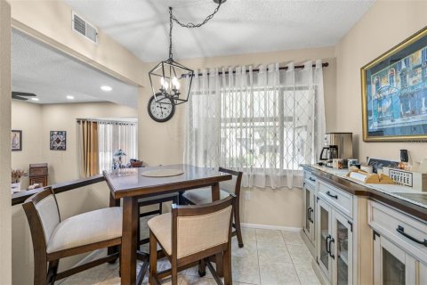 Townhouse in Palm Harbor, Florida 2 bedrooms, 144.46 sq.m. № 1903968 - photo 11