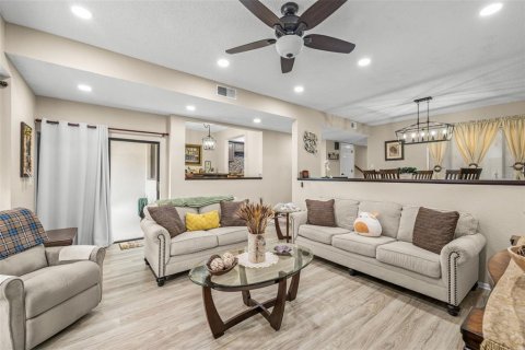 Townhouse in Palm Harbor, Florida 2 bedrooms, 144.46 sq.m. № 1903968 - photo 14