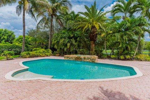 House in Davie, Florida 6 bedrooms, 422.43 sq.m. № 1842373 - photo 26