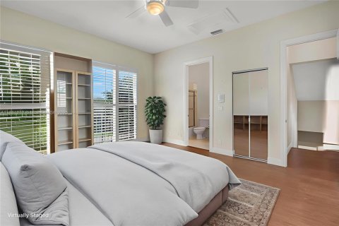 House in Davie, Florida 6 bedrooms, 422.43 sq.m. № 1842373 - photo 17