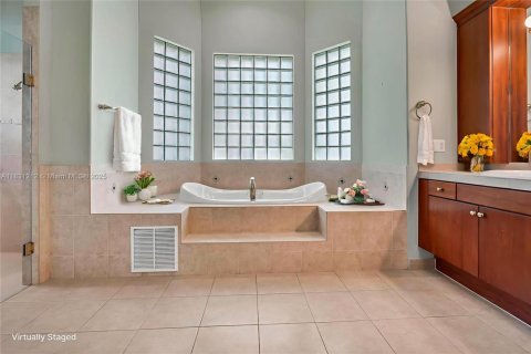 House in Davie, Florida 6 bedrooms, 422.43 sq.m. № 1842373 - photo 11