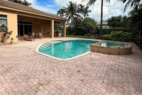 House in Davie, Florida 6 bedrooms, 422.43 sq.m. № 1842373 - photo 5