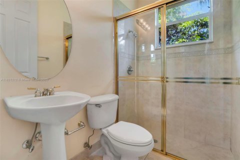 House in Davie, Florida 6 bedrooms, 422.43 sq.m. № 1842373 - photo 21