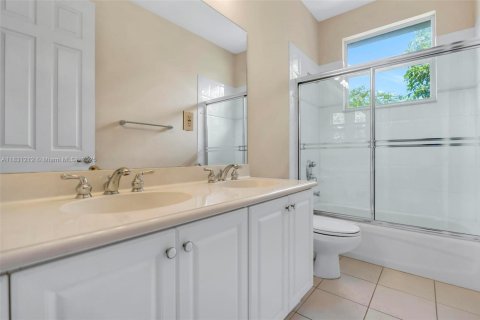 House in Davie, Florida 6 bedrooms, 422.43 sq.m. № 1842373 - photo 16