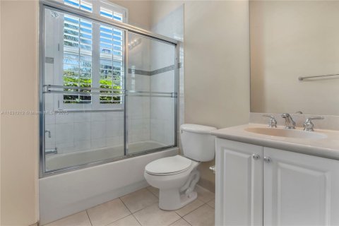House in Davie, Florida 6 bedrooms, 422.43 sq.m. № 1842373 - photo 18